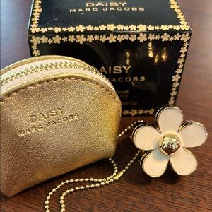 Marc Jacobs Daisy Perfume with Gold Pouch